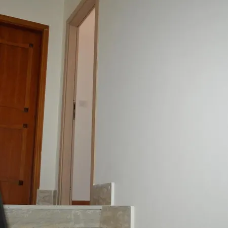 White Le Castella Guest house