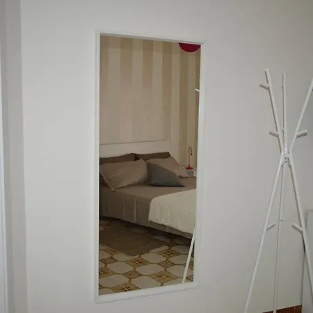 White Le Castella Guest house